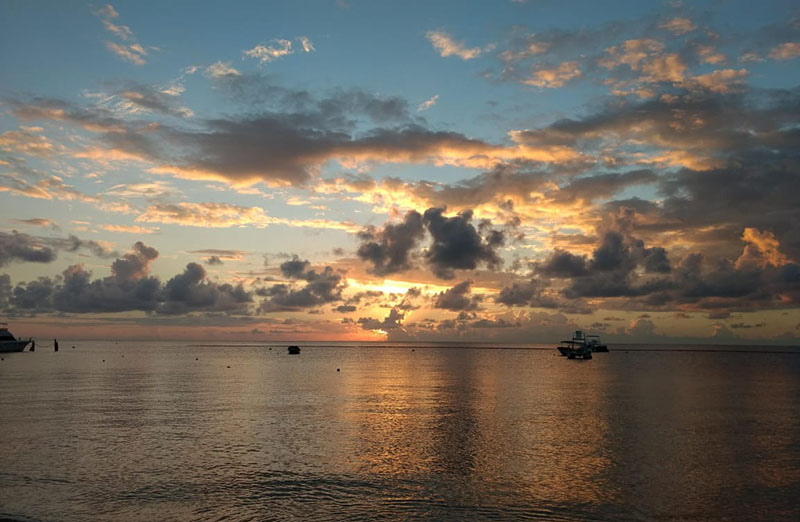 Atardecer en el mar Puerto Morelos